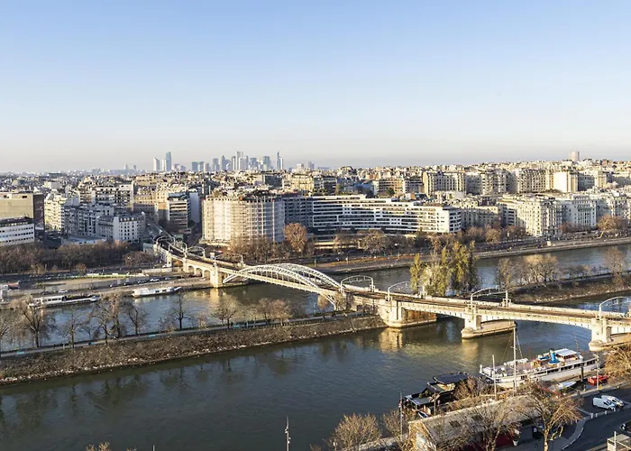 Apartment Tour Eiffel Vues Panoramiques & Seine Sejour Luxe 2 *